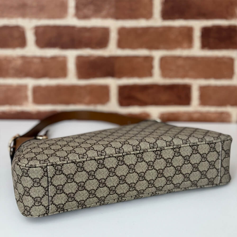 GG Emblem medium shoulder bag