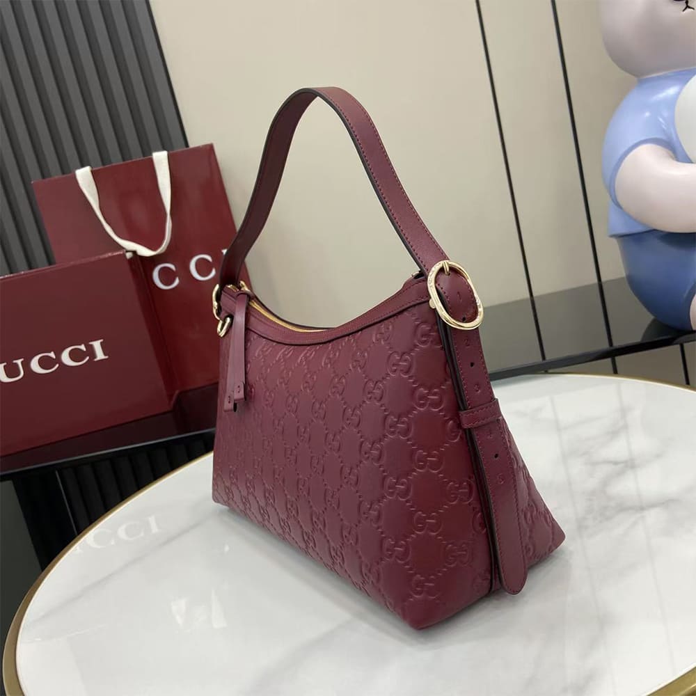 GG Emblem medium shoulder bag