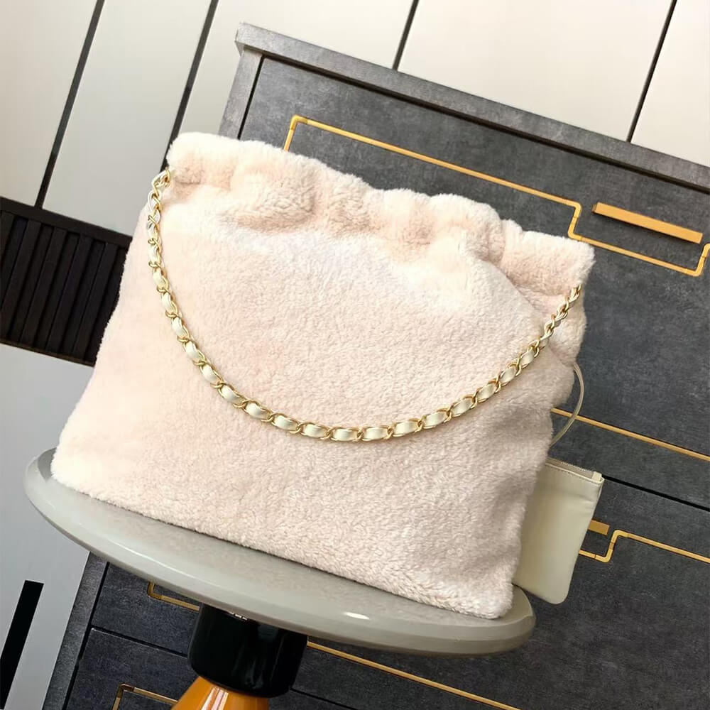 CHANEL 22 HANDBAG
