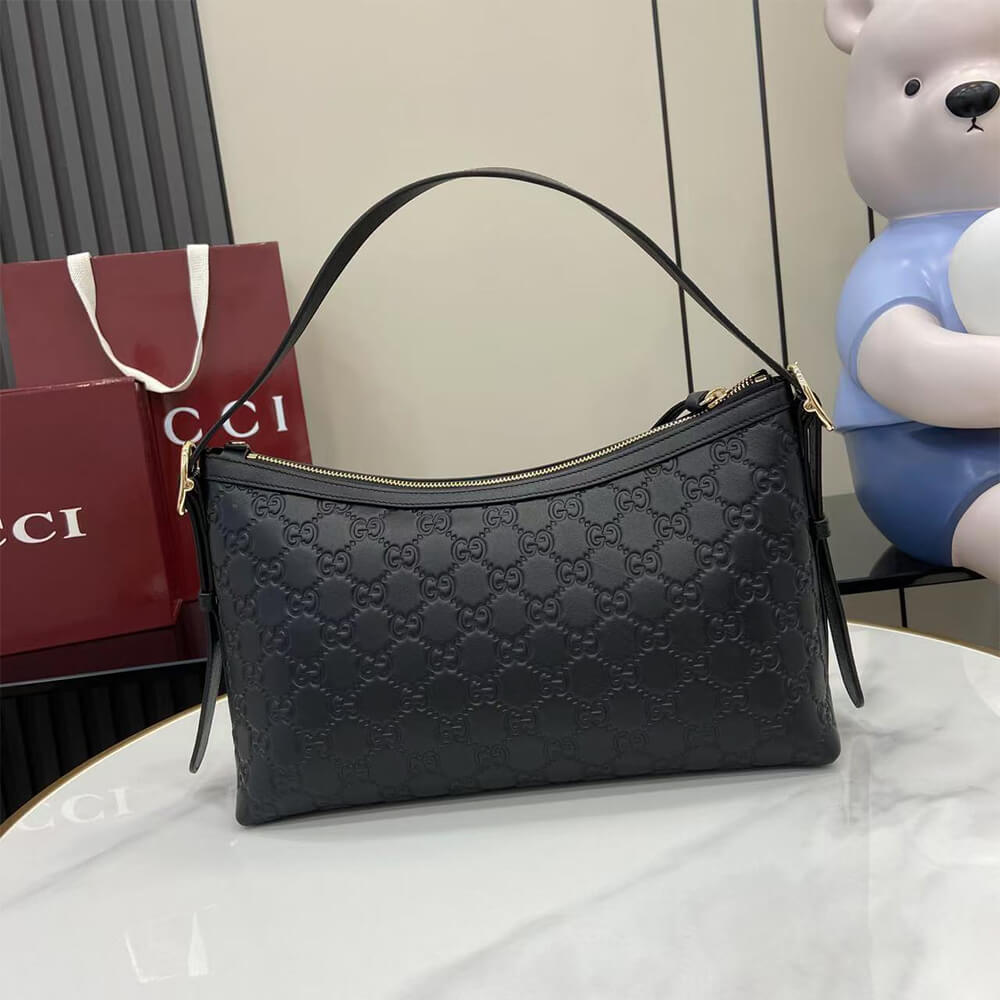 GG Emblem medium shoulder bag