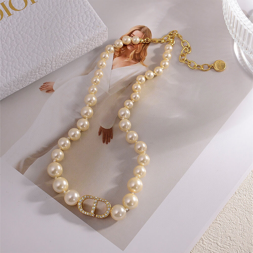 DIOR PEARL NECKLACE