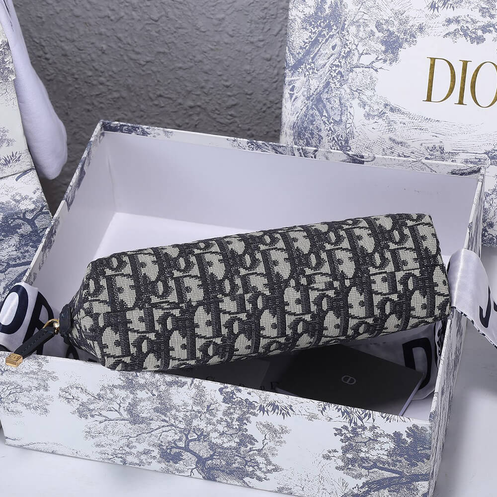 30 MONTAIGNE BEAUTY POUCH