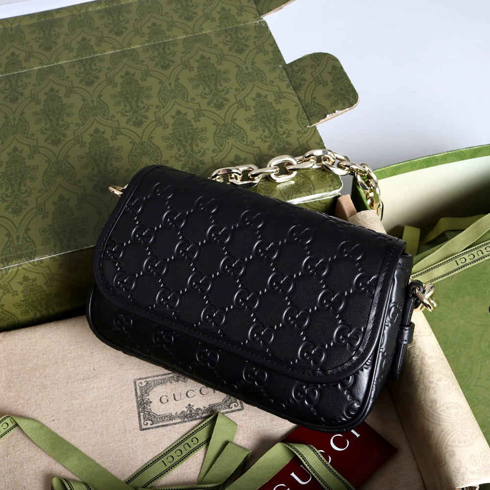 GG Emblem small shoulder bag